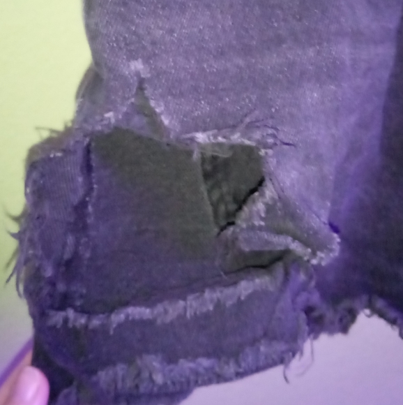 Shorts - Picture 3 of 5